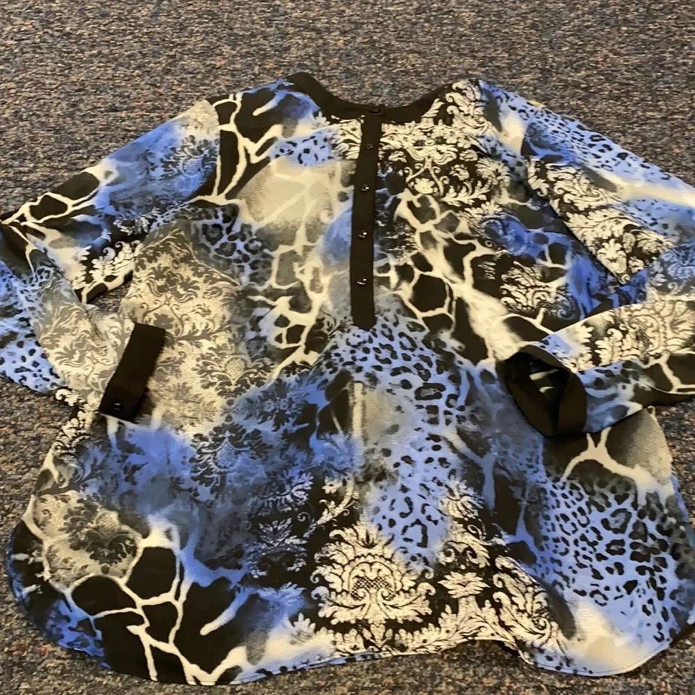 Christopher & Banks Flowy Button Up Top sz. L